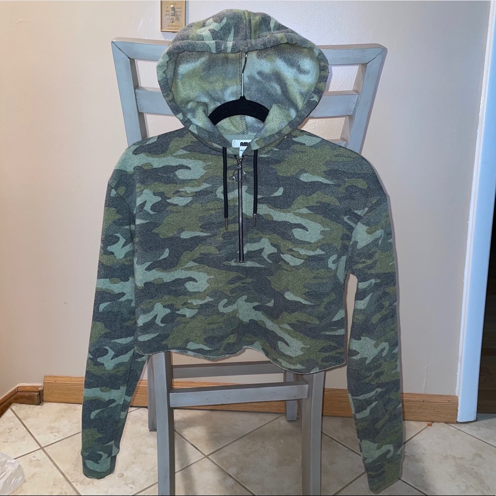 Camo Cropped Hoodie